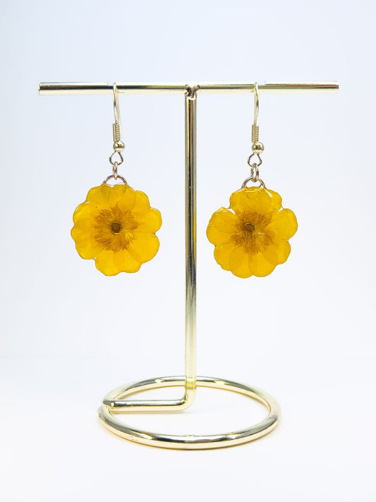 3d Buttercup dangle earrings in gold