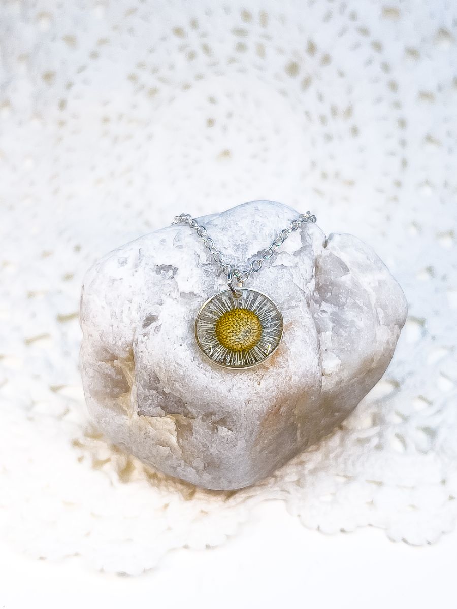 Mini Daisy Necklace