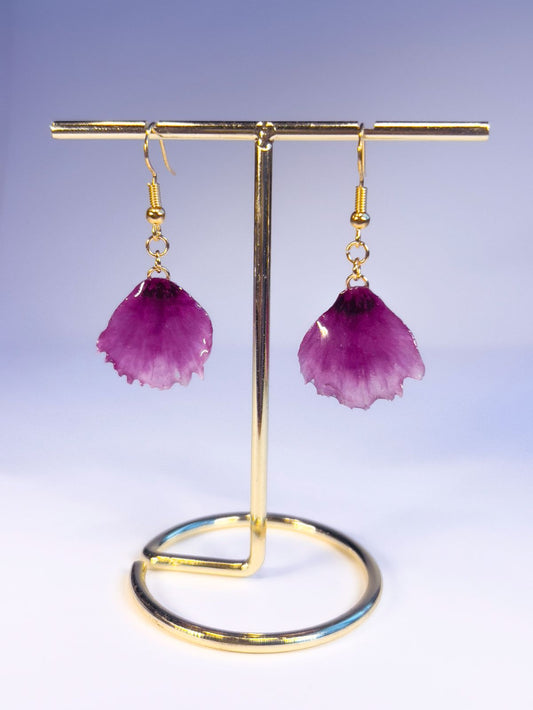 Real dianthus flower earrings in gold.