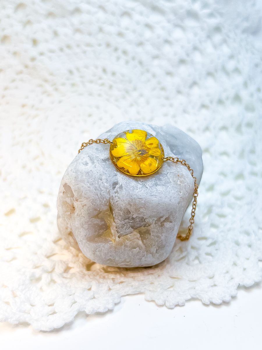 Round pendant bracelet made wit a real buttercup flower picked in Nova Scotia. 