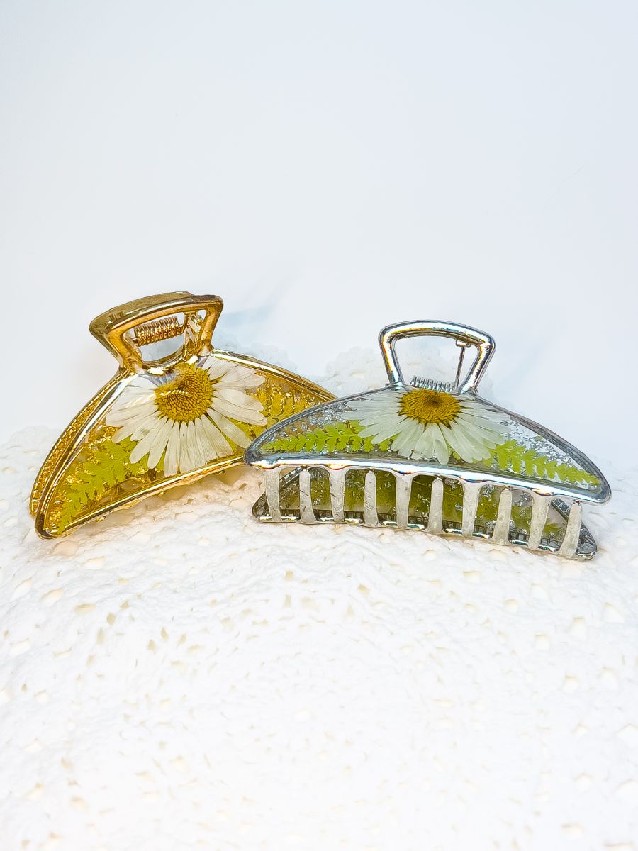 Flower hair clips made with pressed daisies and ferns. 