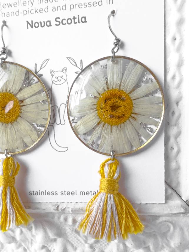 Daisy & Handmade Tassel Dangle Earrings