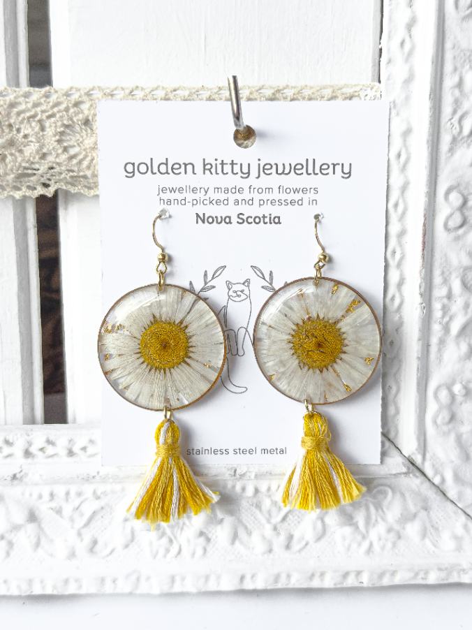 Daisy & Handmade Tassel Dangle Earrings