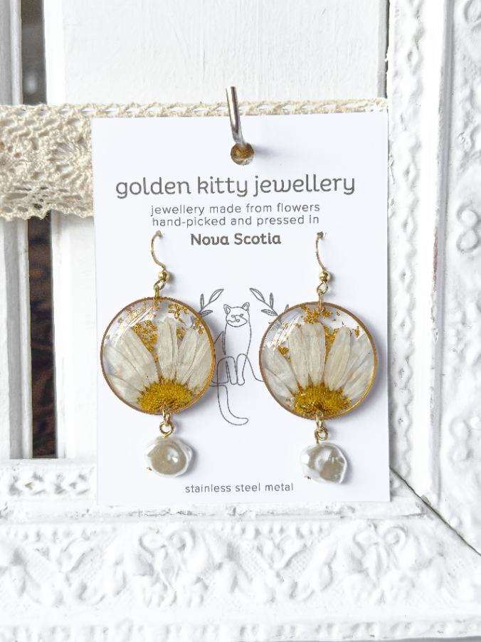 Daisy & Pearl Dangle Earrings