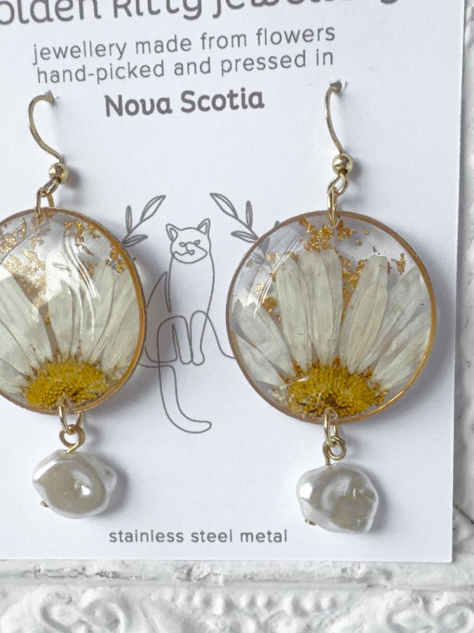 Daisy & Pearl Dangle Earrings