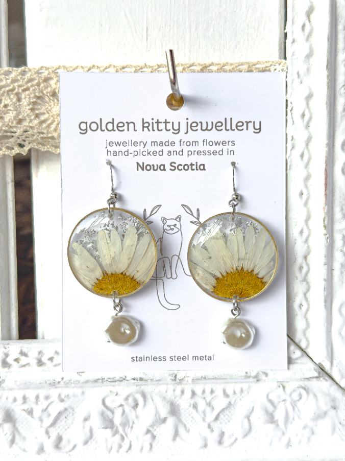 Daisy & Pearl Dangle Earrings