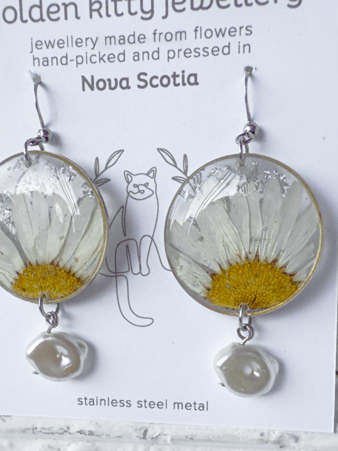 Daisy & Pearl Dangle Earrings