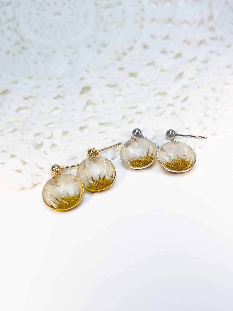 Small daisy flower earrings in gold and silver. Also called Mini, Micro, Dainty. 